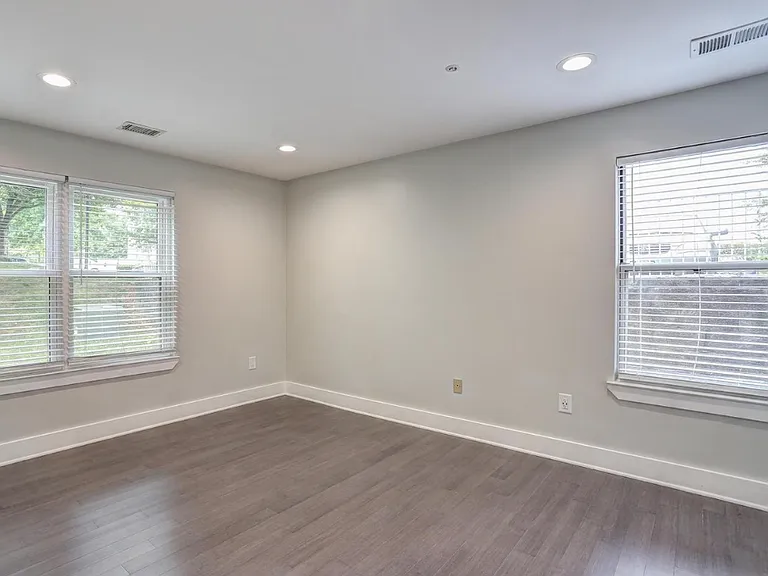 Master bedroom (view 2)