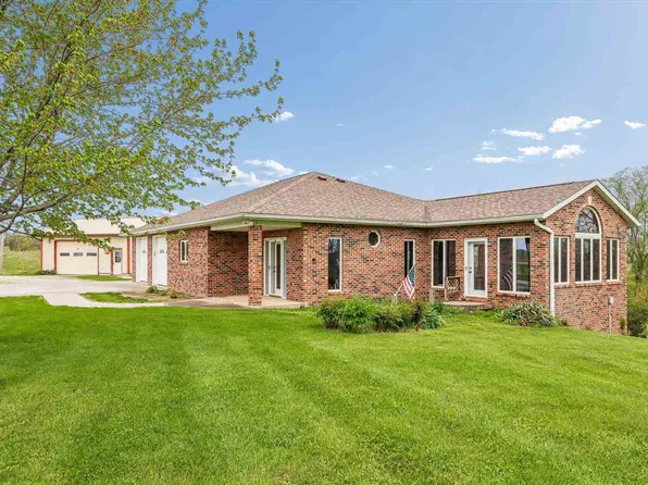 2686 H Ave, Williamsburg, IA 52361