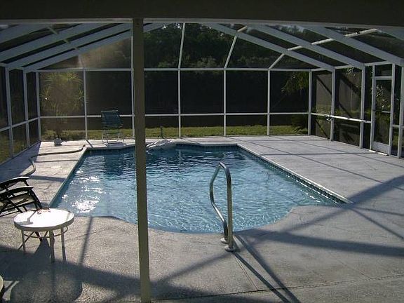 pool/cage pond/tree vu