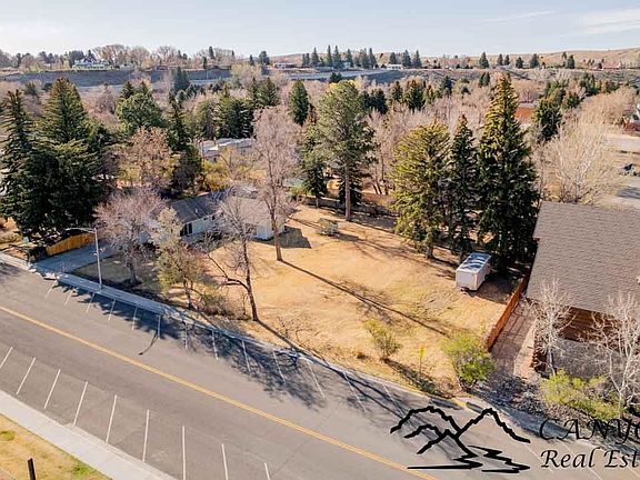 3rd image of 814 Cody Ave