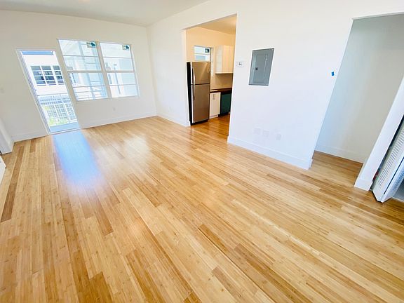 5th image of 962 Bay Dr #912