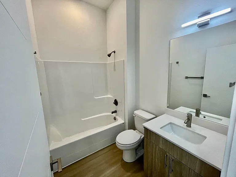Greenwich Ave Apartments — Photo 10