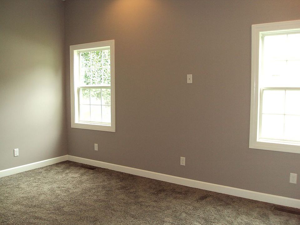 2nd image of 209 E Hunt St