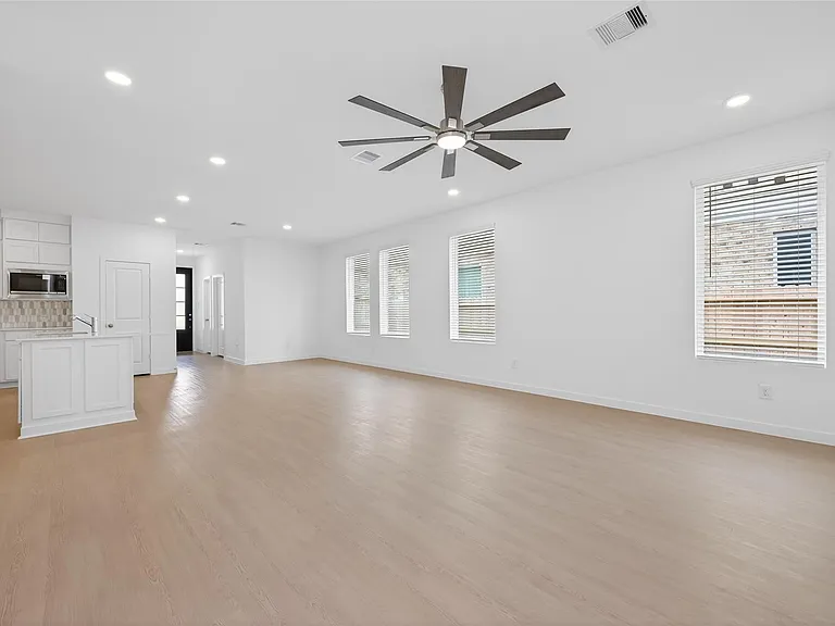 13071 Pine Trace St — Photo 10