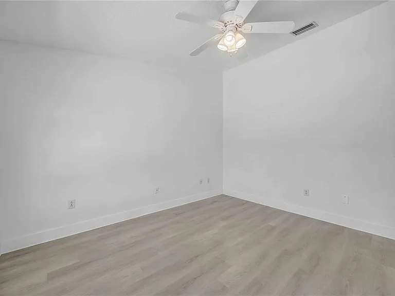 727 Kensington Lake Cir — Photo 48