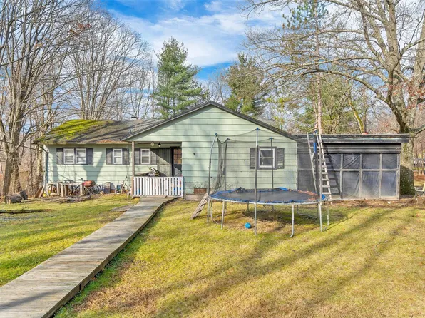 11 Ryan Place, Woodbury, NY 10930