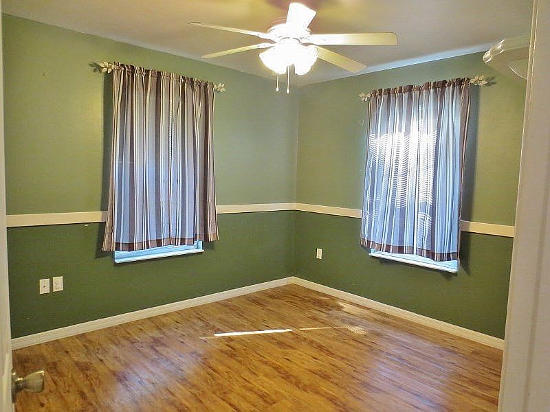 2nd image of 140 SE Sears Ct