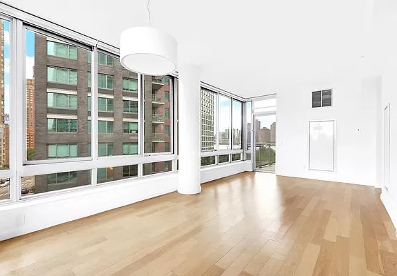4th image of 46-30 Center Blvd #511