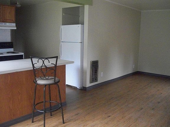 3rd image of 1060 NE Duncan Ln #B