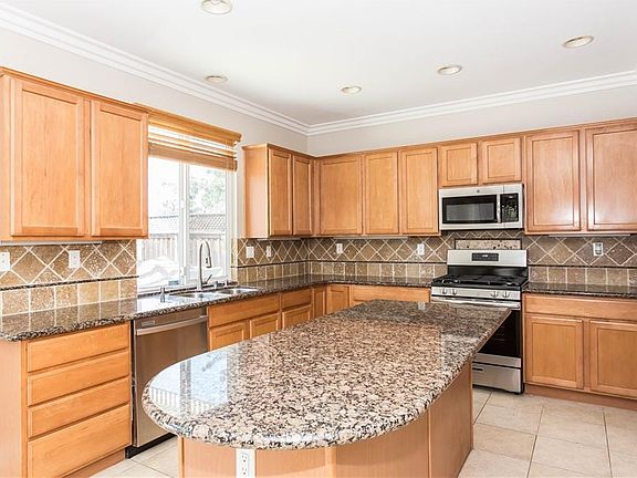 3rd image of 30515 Lily Pond Ln