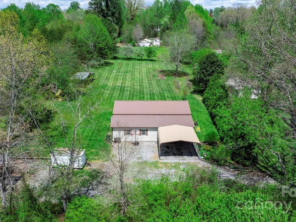 127 Harbinson Dr, Morganton, NC 28655