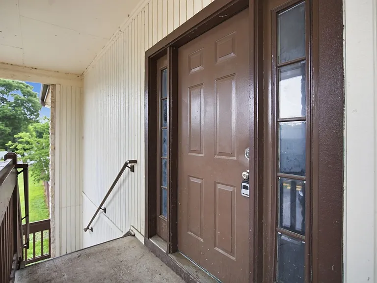 611 Carpenter Ave — Photo 3