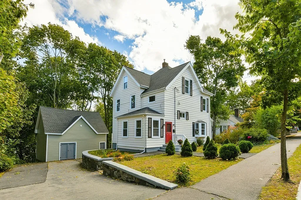 4 bed, 2700 sqft, $4,690 — Photo 1