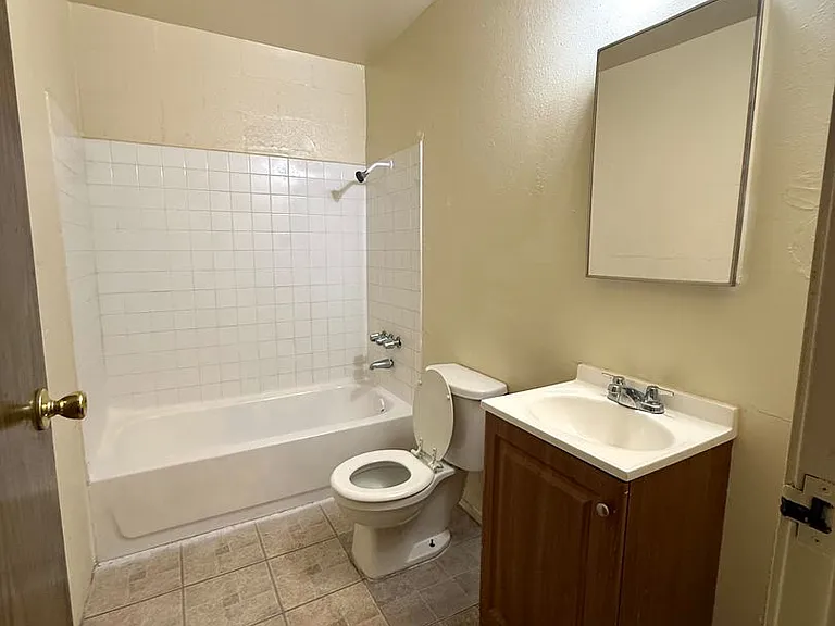 Valley Country Club Apartments — Photo 7