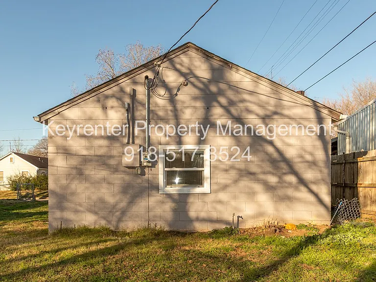 N Lewis Pl Triplex — Photo 20