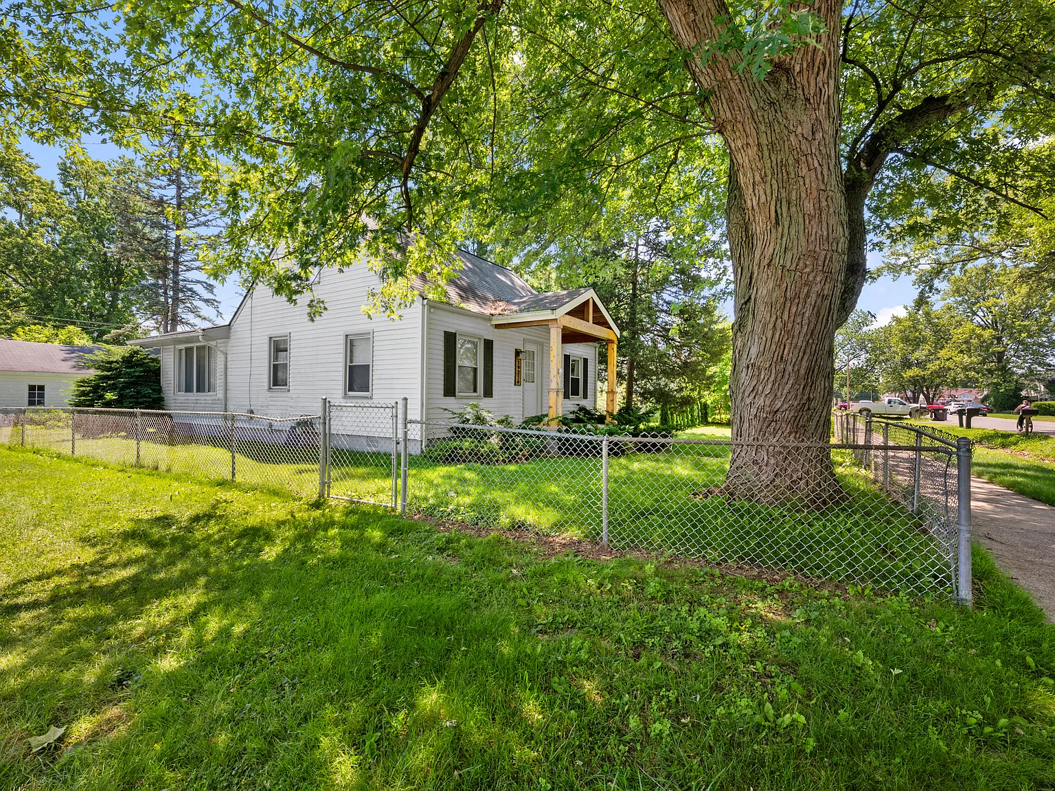 3 bed, 1232 sqft, $2,300 — Photo 3