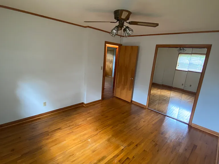505 S Elm St — Photo 9
