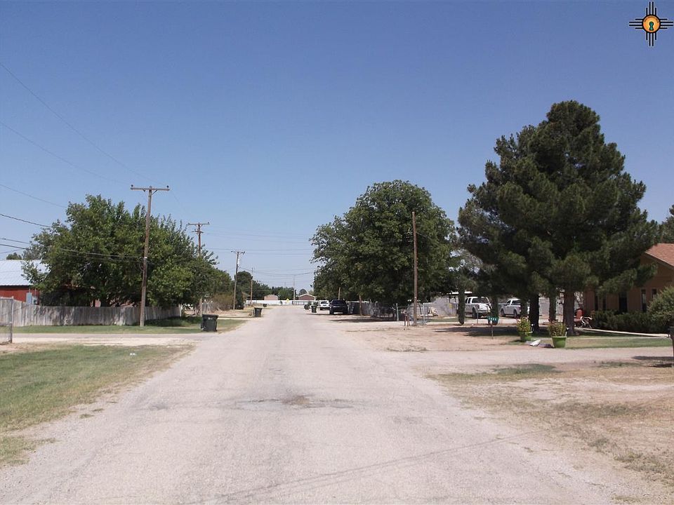 2nd image of 1002 Malaga Rd