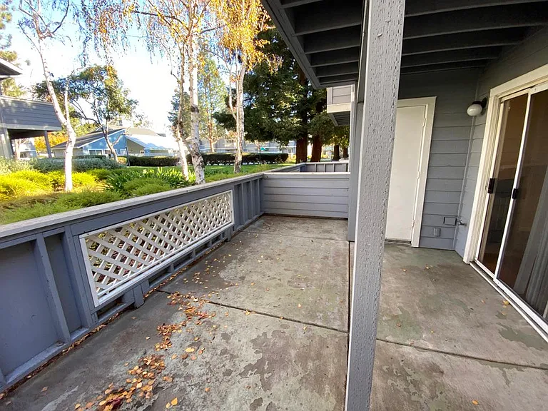1537 Four Oaks Cir — Photo 15