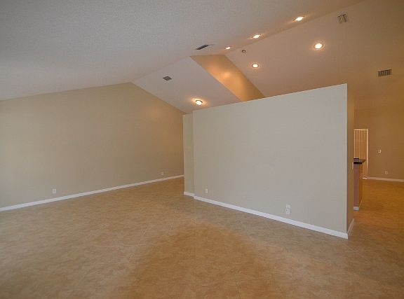 5th image of 126 NW 164th Ave
