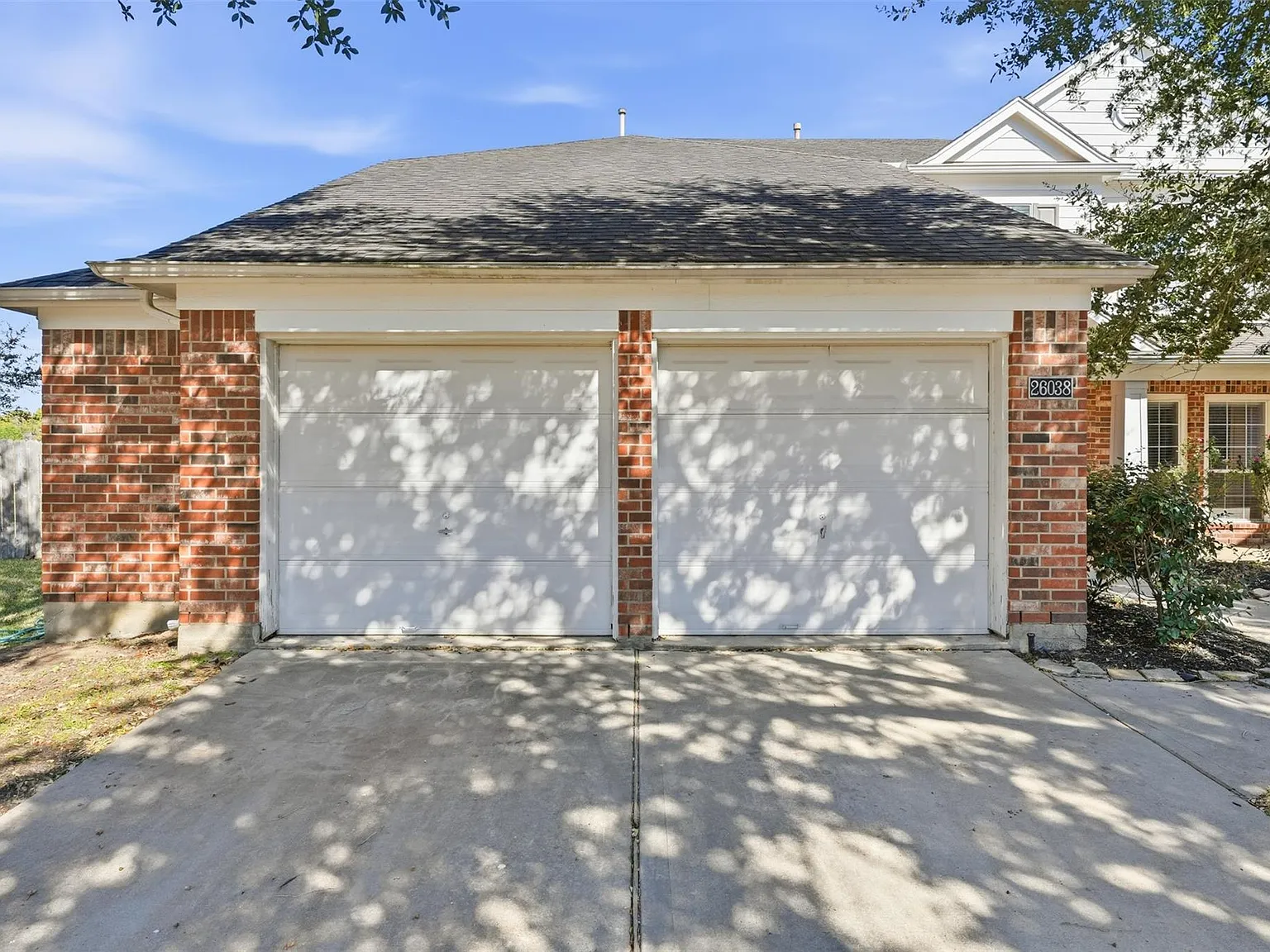 5 bed, 2.5 bath, 2598 sqft, $2,300 — Photo 3
