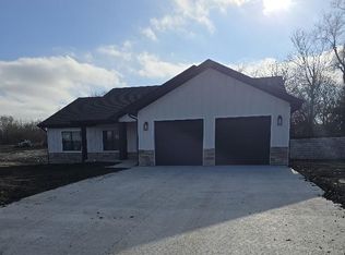 1007 George Ct, Effingham, KS 66023