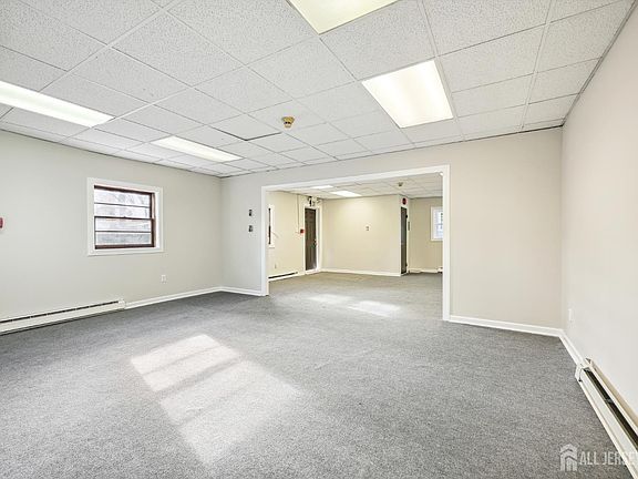 5th image of 110 Charles St