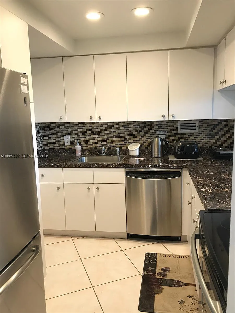 Building Photo - 3505 S Ocean Dr #1403