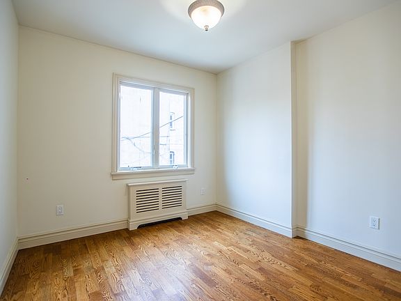 4th image of 300 Eldert St APT 3L