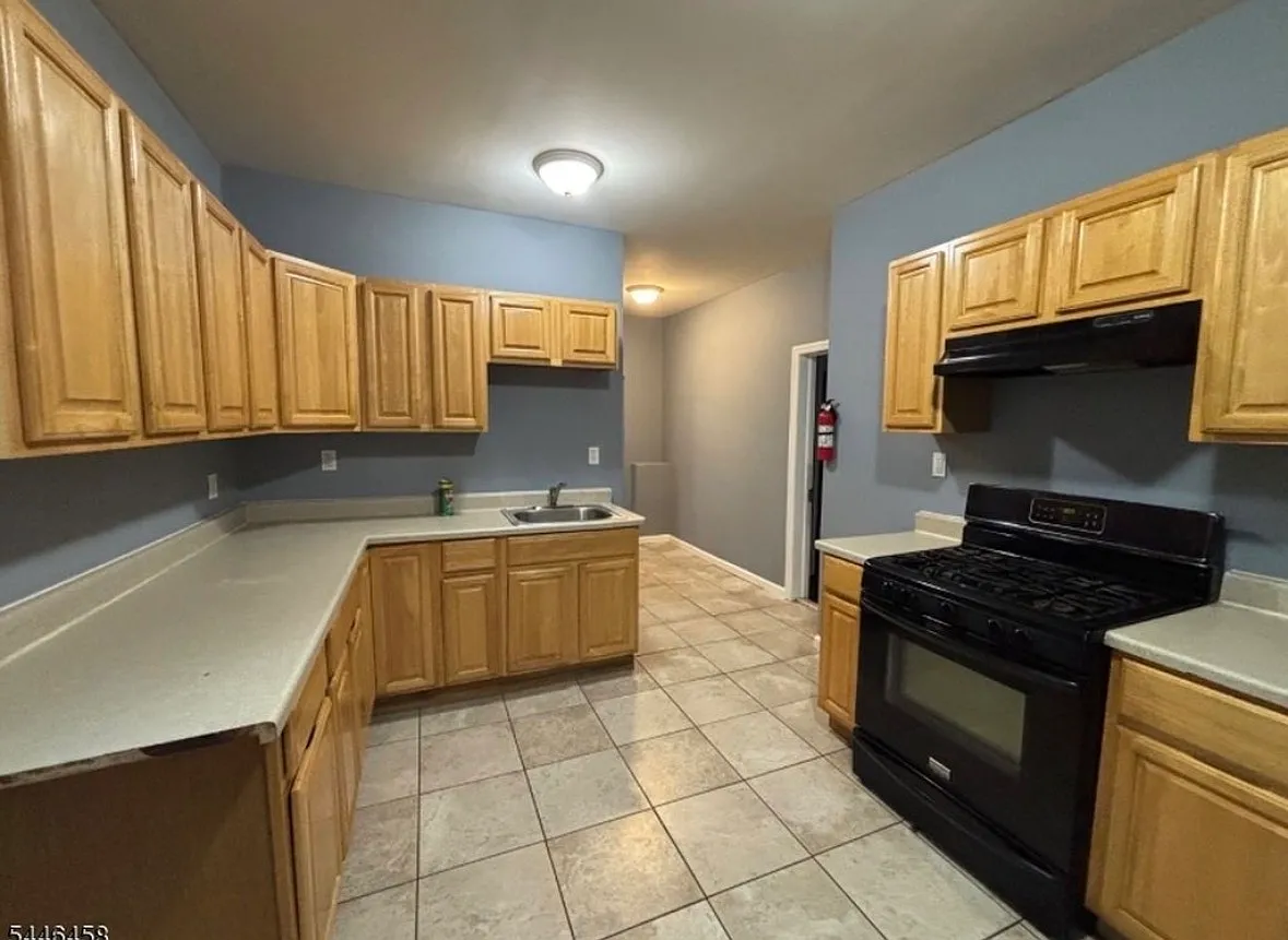 3 bed, 1288 sqft, $2,000 — Photo 1