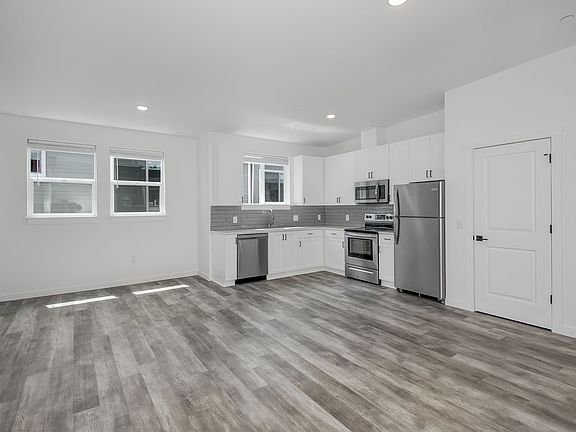2nd image of 6430 N Montana Ave #203