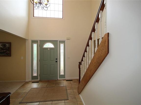 3rd image of 16 Saint Andrews Blvd