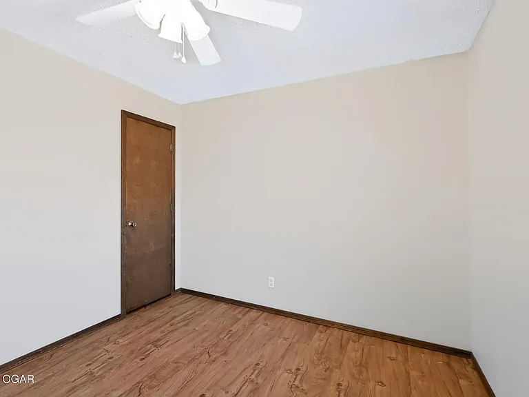 415 W Spring St #A — Photo 22