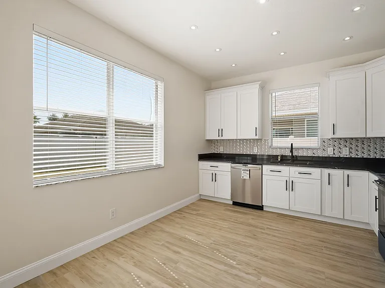 7632 Armonk Ln — Photo 6