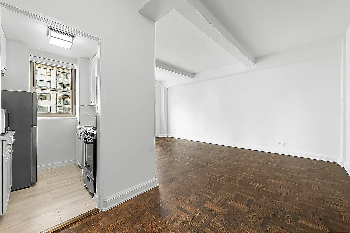 300 East 57th Street — Photo 3