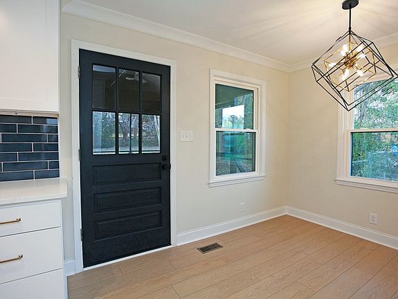 3rd image of 104 Dogwood Ln