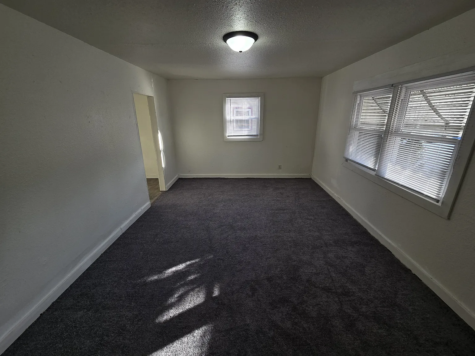 3 bed, $1,500 — Photo 2