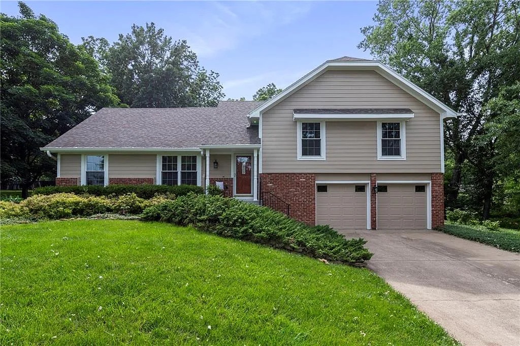 4 bed, 2393 sqft, $2,990 — Photo 1