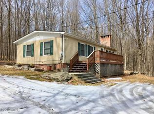 71 Ferris Rd, Hawley, PA 18428