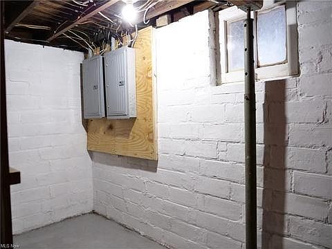 5th image of 1290 Two Glads Ave