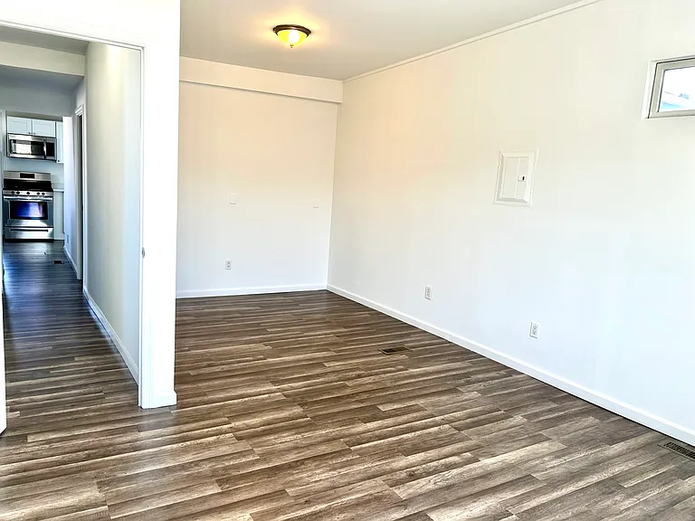 949 W Beech St — Photo 6
