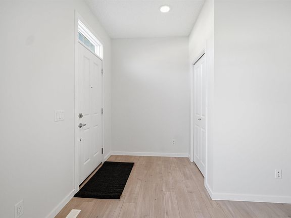 4th image of 2125 Maple Rd NW