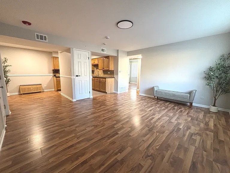 10437 Natoma Ave #4 — Photo 1