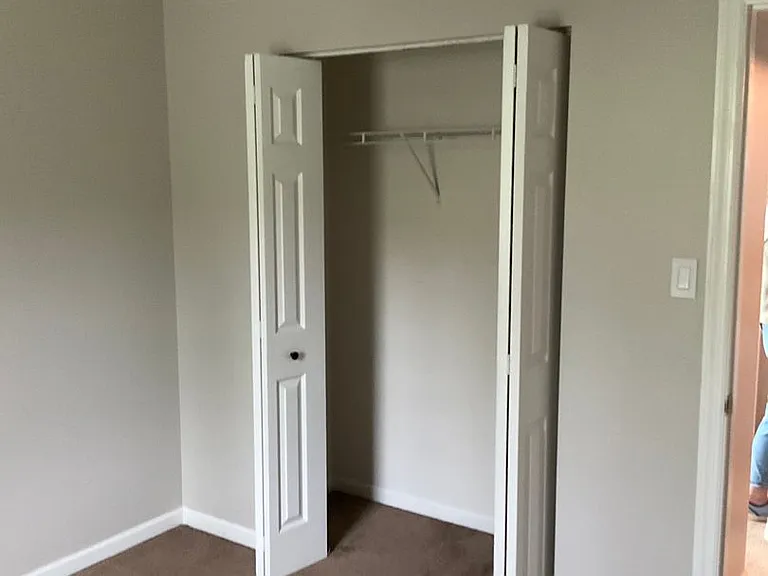 1049 Royal Dr — Photo 43