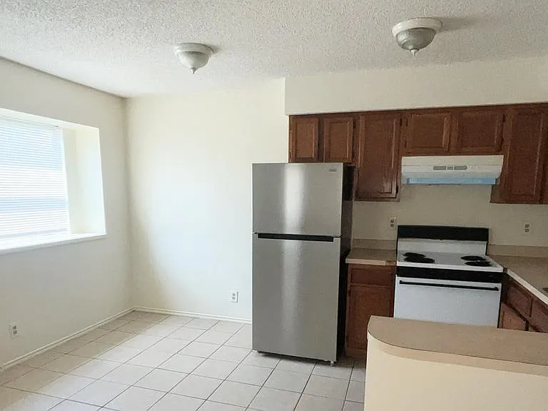 602 Scotch St #8 — Photo 4