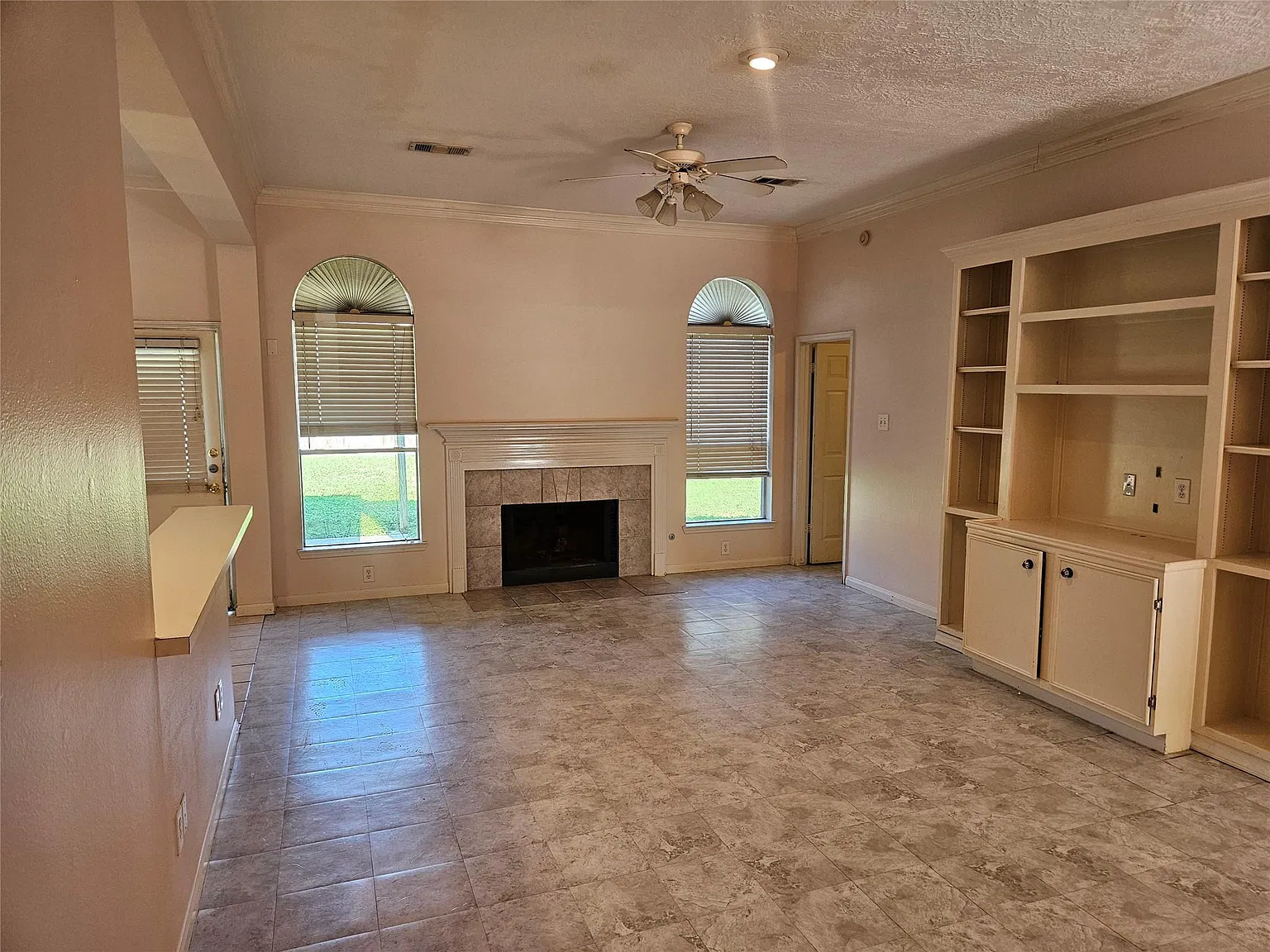 3 bed, 2.0 bath, 1478 sqft, $1,700 — Photo 3
