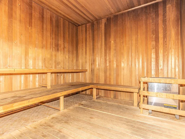 PRIVATE SAUNA & STEAM ROOMS
