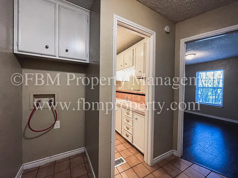 2539 W Sycamore Ave — Photo 26