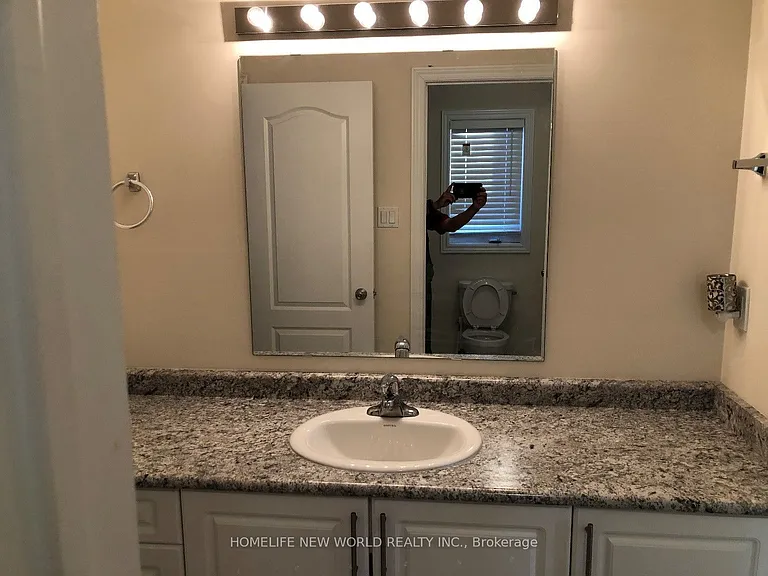 74 Terry Cres — Photo 13
