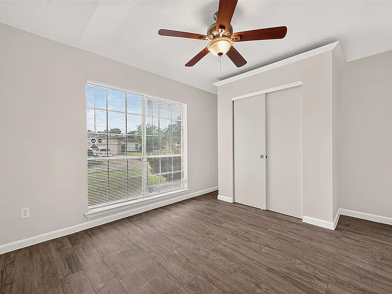 7407 Cortes Dr — Photo 27